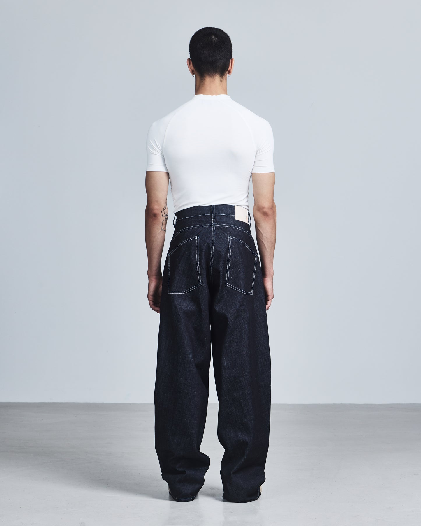 KINETIC CUT JEANS DENIM